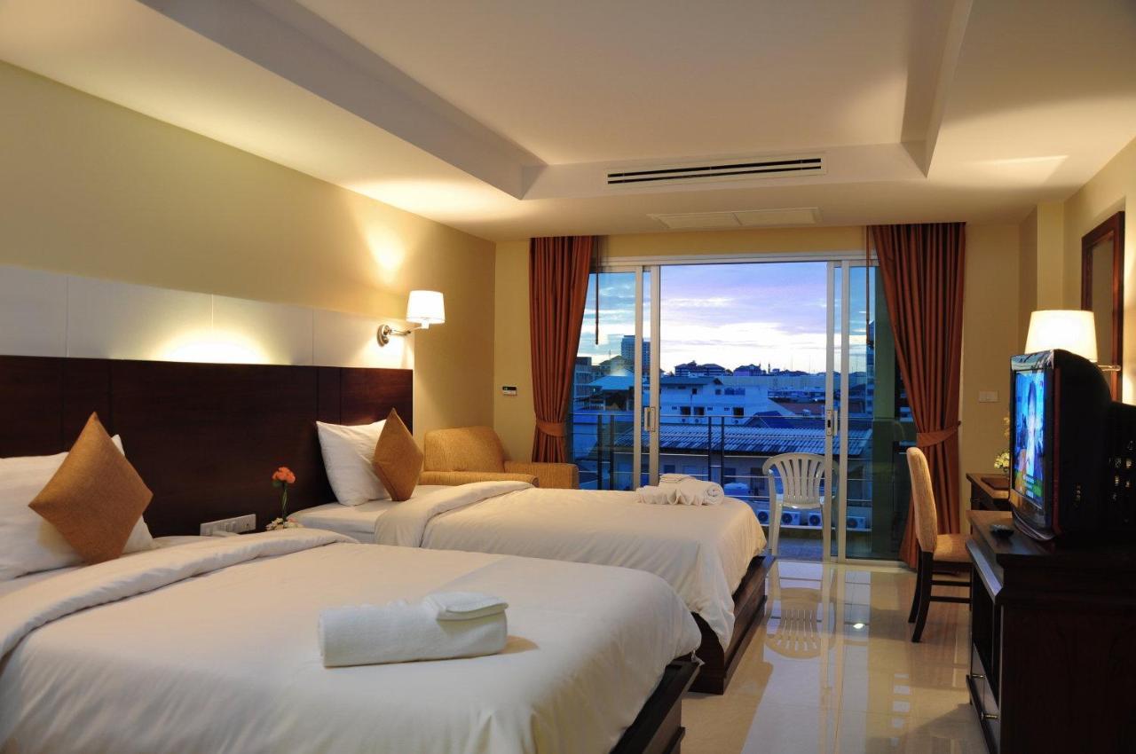 August Suites Pattaya Extérieur photo
